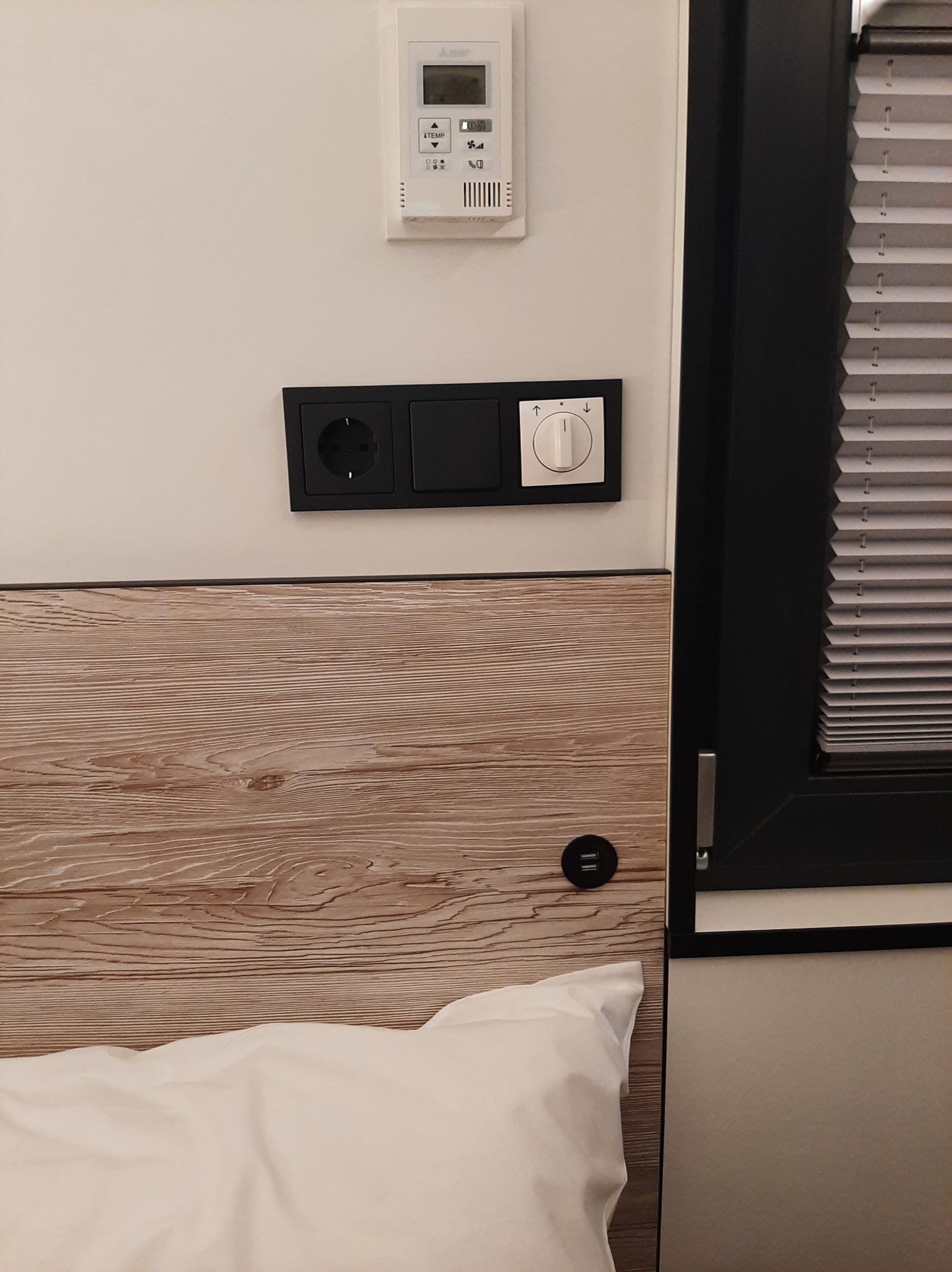 2 USB-Anschlüsse zum Aufladen von Handy und / oder Tablet