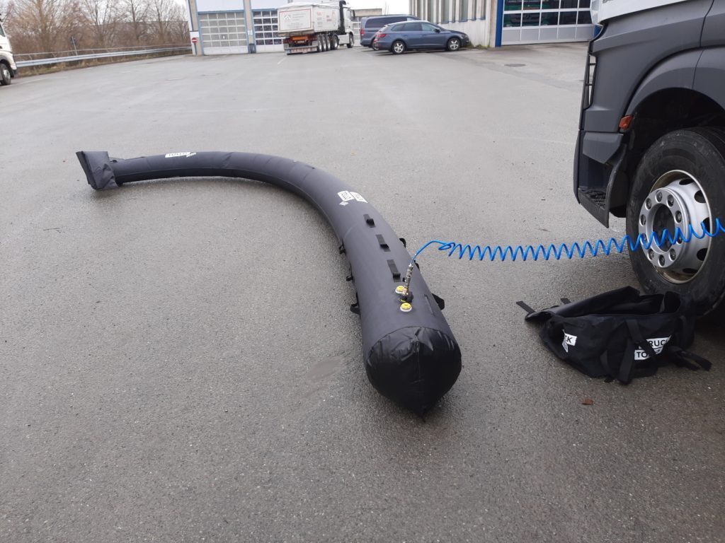 TruckTollo Dozer beim Aufblasen über den LKW