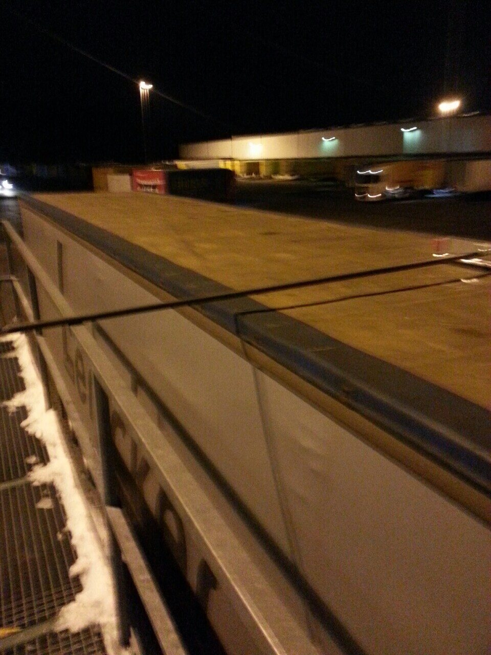 Schneeräumgerüste für LKW – Pflicht, Alternativen und Eisplatten entfernen