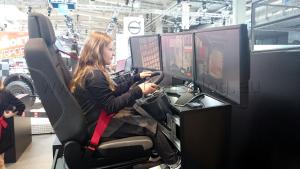 Leonie am Simulator